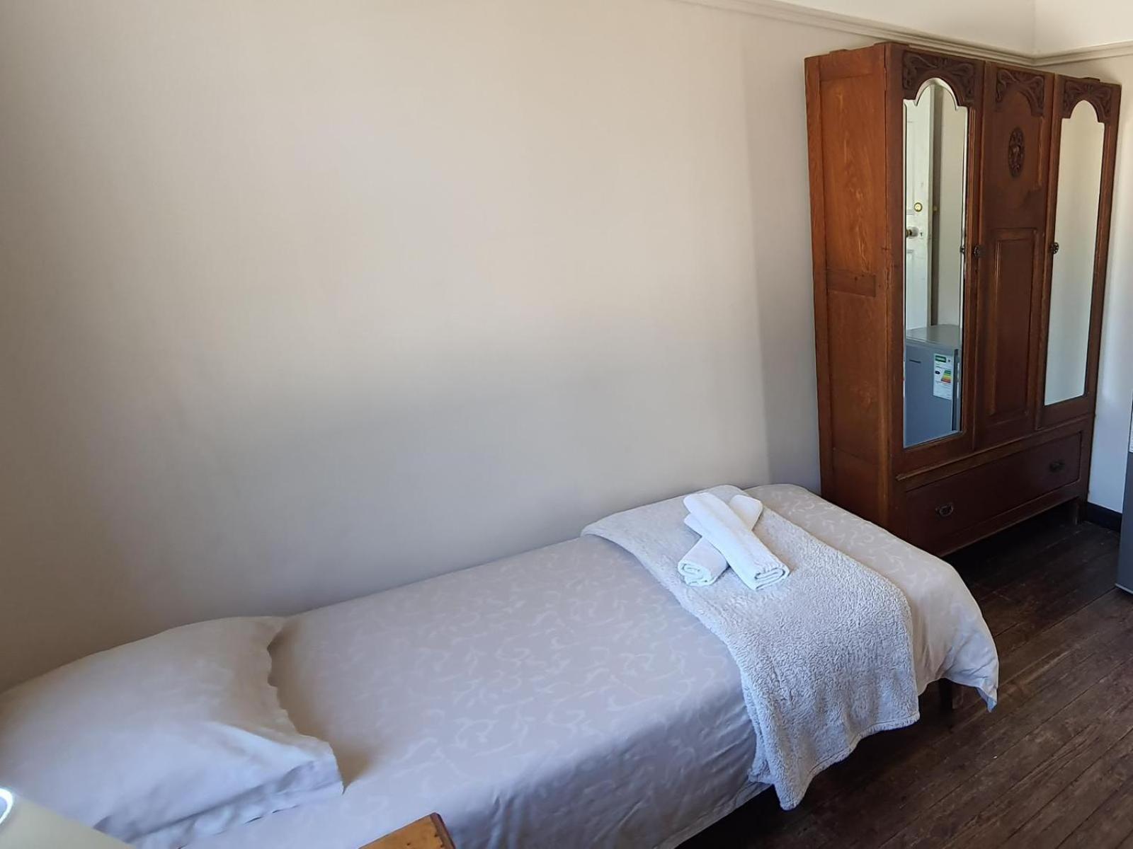 The Lenox Hostel Cape Town Room photo