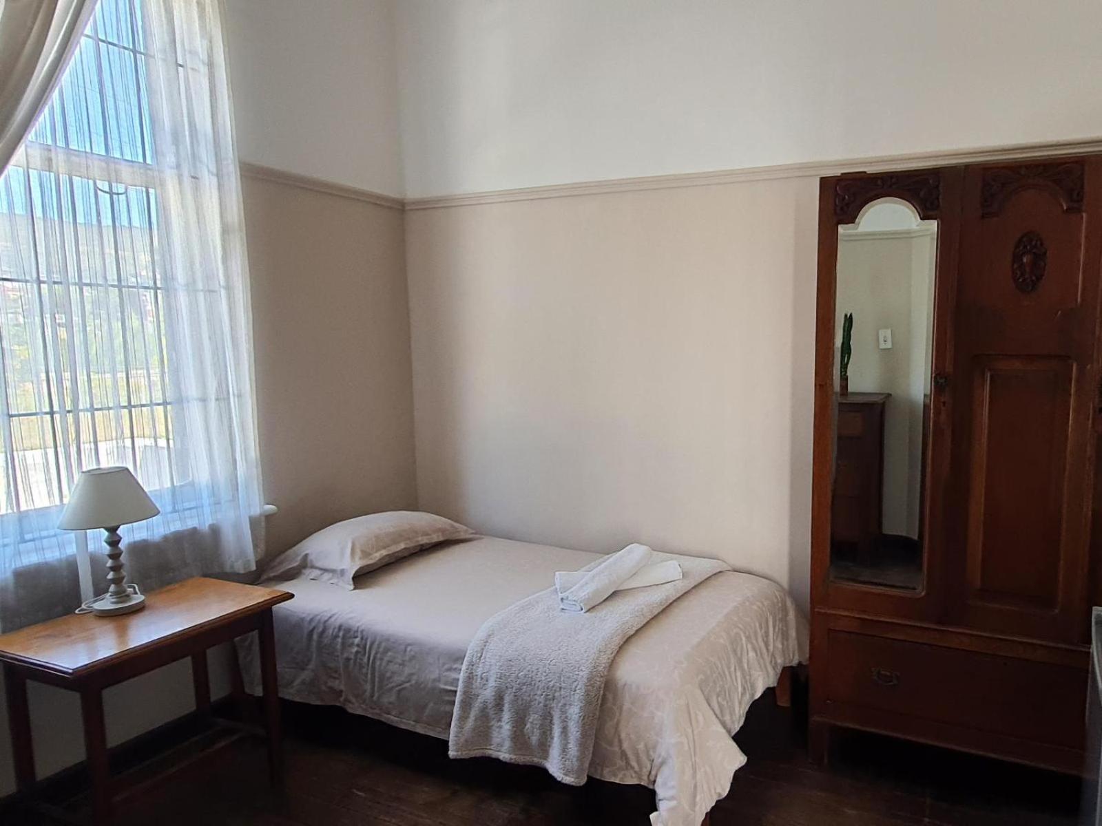 The Lenox Hostel Cape Town Room photo